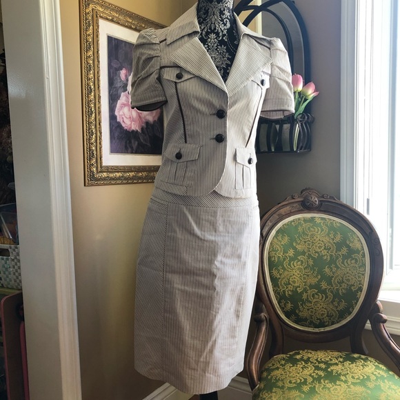 Suzy Shier | 1/2 - Picture 1 of 8